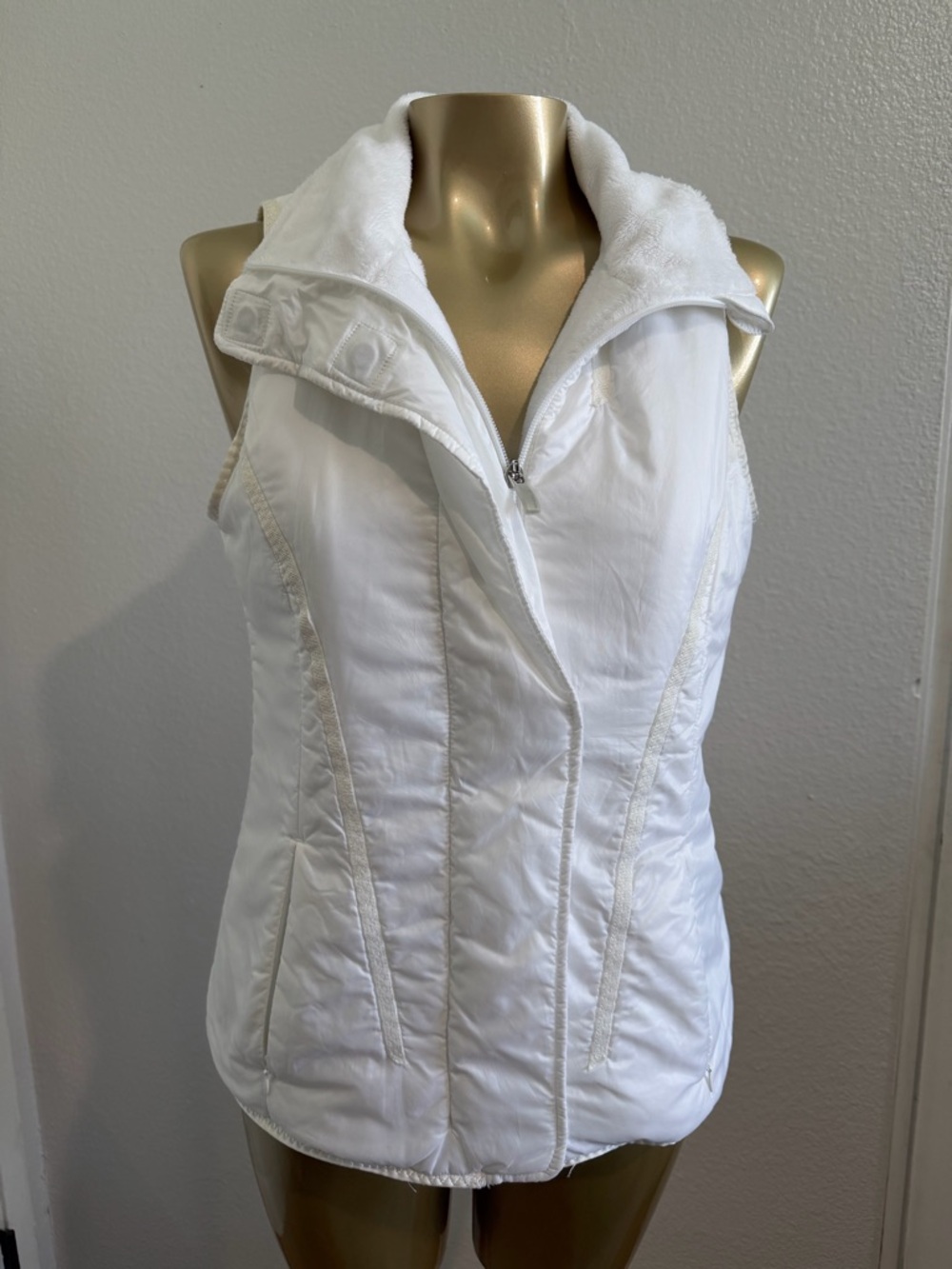 Lululemon Glacier Vest in white 6
